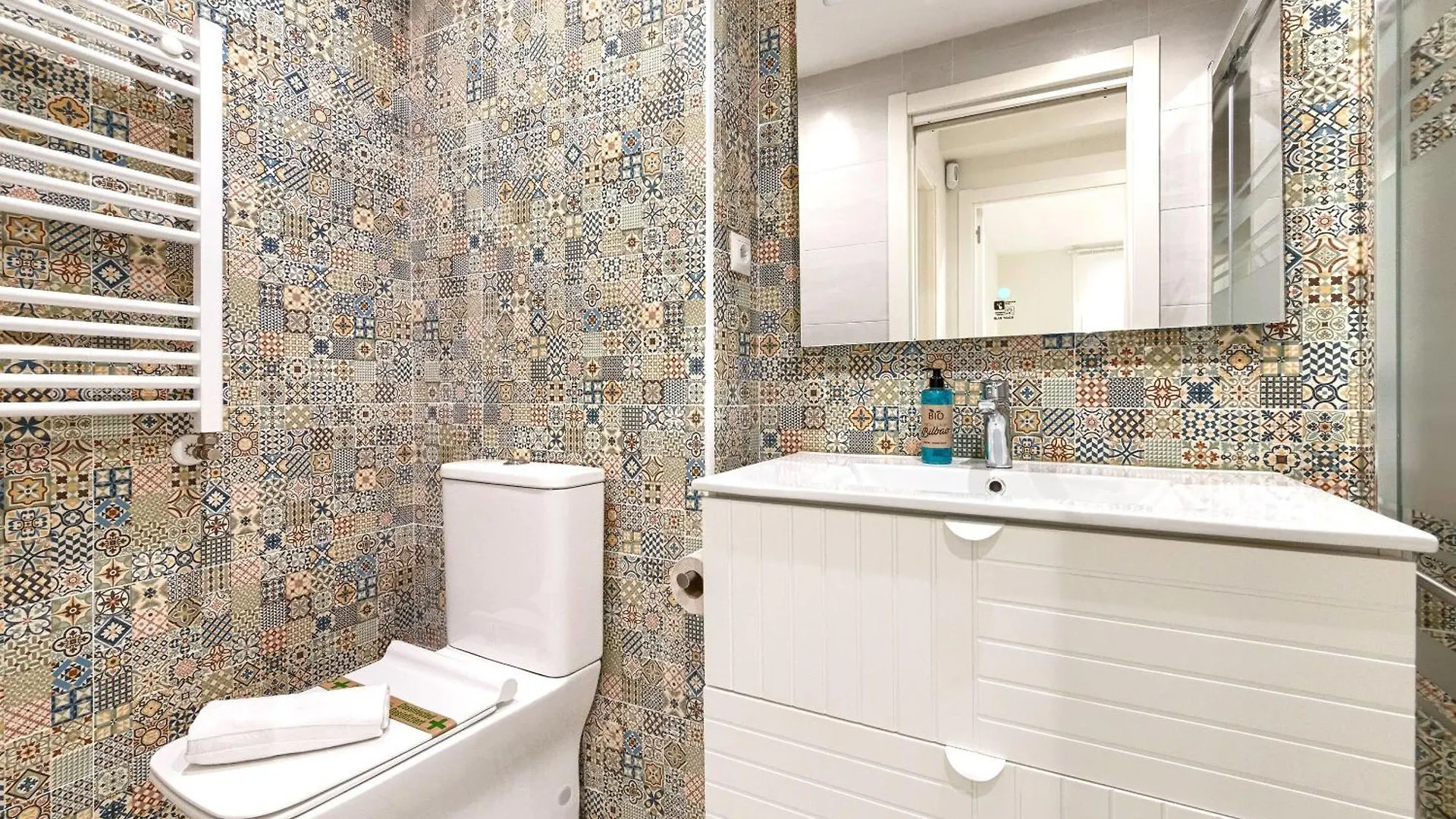 Apartamento Lujoso piso en Casco Viejo. Bilbao. Free wifi. 0*, Bilbao España